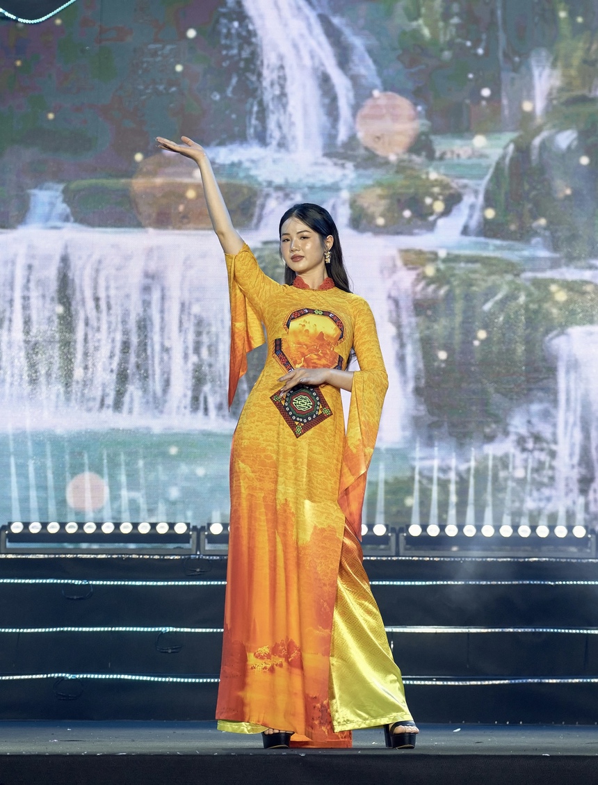 NTK Vũ Thảo Giang ca ngợi vẻ đẹp quê hương Cao Bằng với BST thời trang mới - Ảnh 2.