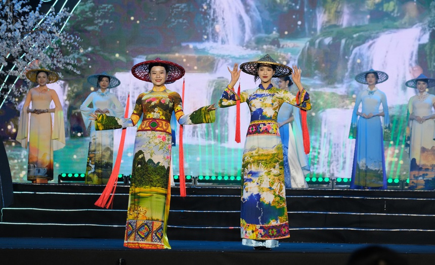 NTK Vũ Thảo Giang ca ngợi vẻ đẹp quê hương Cao Bằng với BST thời trang mới - Ảnh 3.