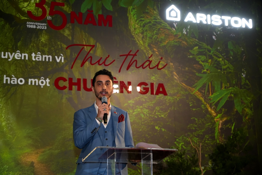 Vườn thư thái: Triển lãm trình diễn ánh sáng tương tác trên nước ấm lần đầu tiên tại Việt Nam - Ảnh 1.