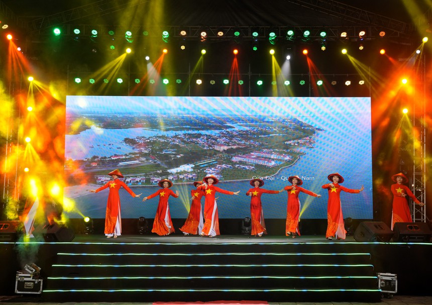 Ngày văn hóa Hàn Quốc tại Hội An sôi động với nhóm nhảy B-boy SDG Crew - Ảnh 1.