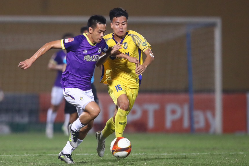 Bóng lăn trong tuần: Bóng Vàng cho ai? - Ảnh 1.