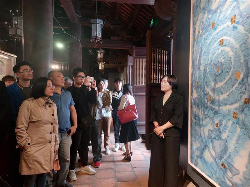 Chiêm ngưỡng hình bóng Kinh thành Thăng Long qua các tác phẩm sắp đặt độc đáo - Ảnh 2.