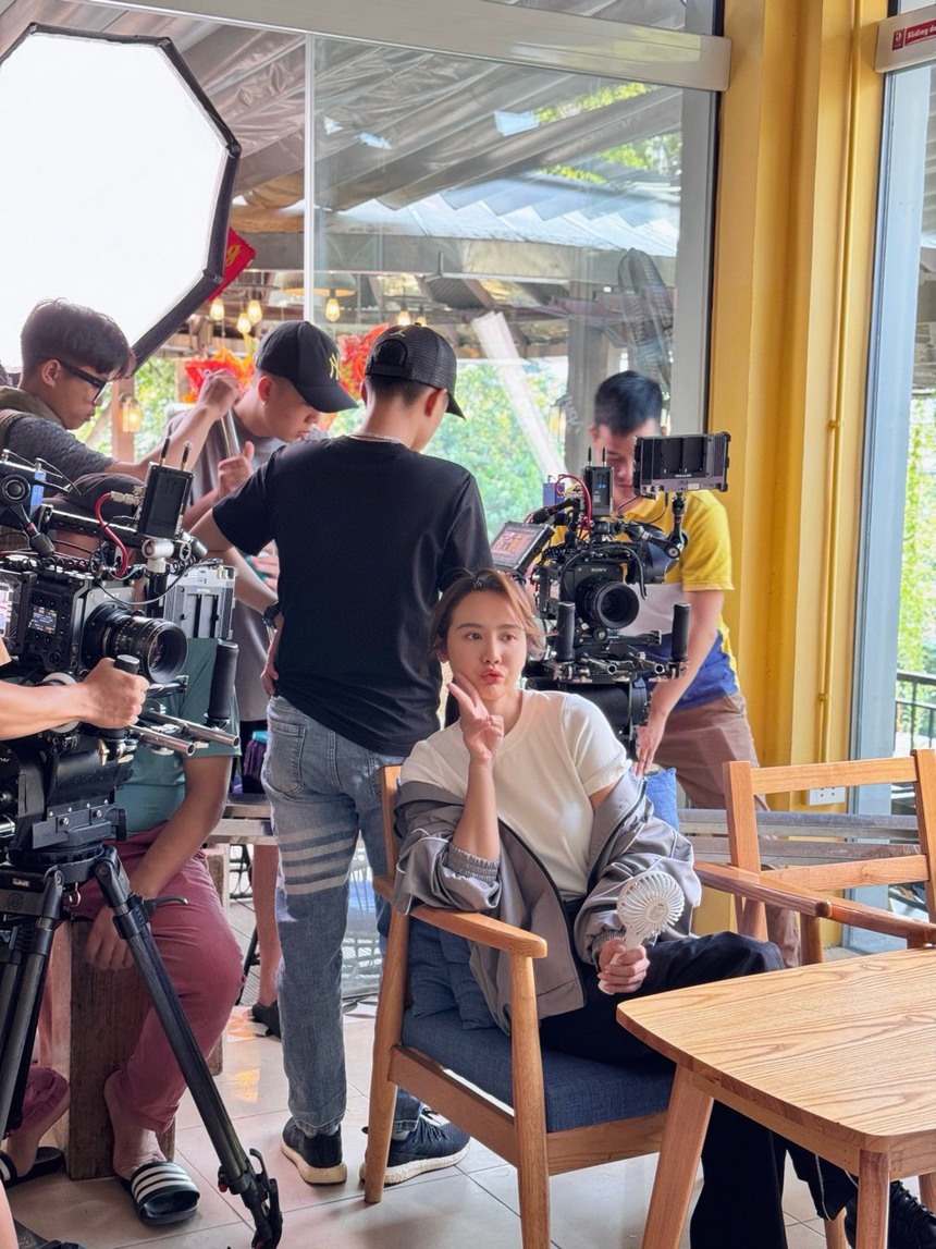 Huyền Lizzie áp lực, căng thẳng khi vào vai Dương trong 'Chúng ta của 8 năm sau' - Ảnh 4.