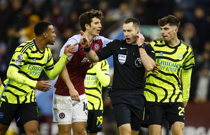 Cuộc đua vô địch Ngoại hạng Anh: Liverpool tăng tốc, Arsenal và Man City dè chừng 'ngựa ô' Aston Villa - Ảnh 4.