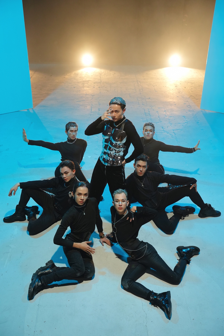 S.T Sơn Thạch lựa chọn Vogue & Waacking thử thách Hoa hậu Mai Phương - Ảnh 1.