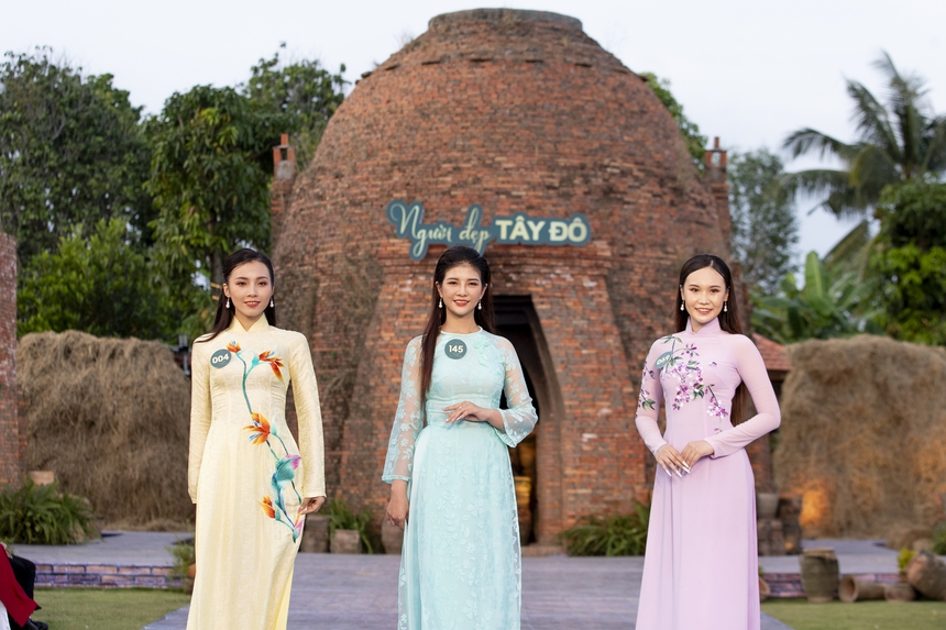 Người đẹp Tây Đô catwalk trên cánh đồng lúa - Ảnh 9.