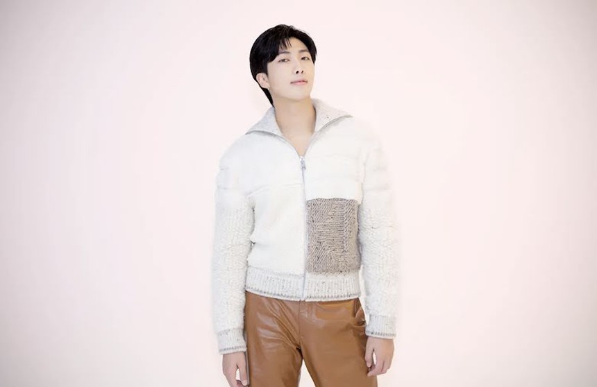 Các chàng trai BTS trước ngày nhập ngũ, RM viết thư đầy cảm xúc, V nhận được quà của team - Ảnh 1.