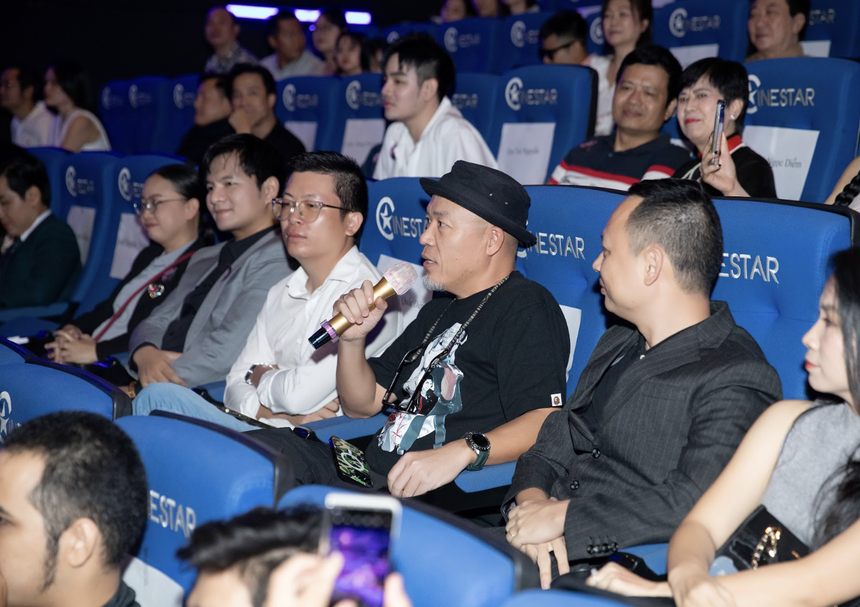 Ca sĩ Ngọc Mai bất ngờ thể hiện vũ đạo trong "Theo Em Về Nhà" - Ảnh 5.