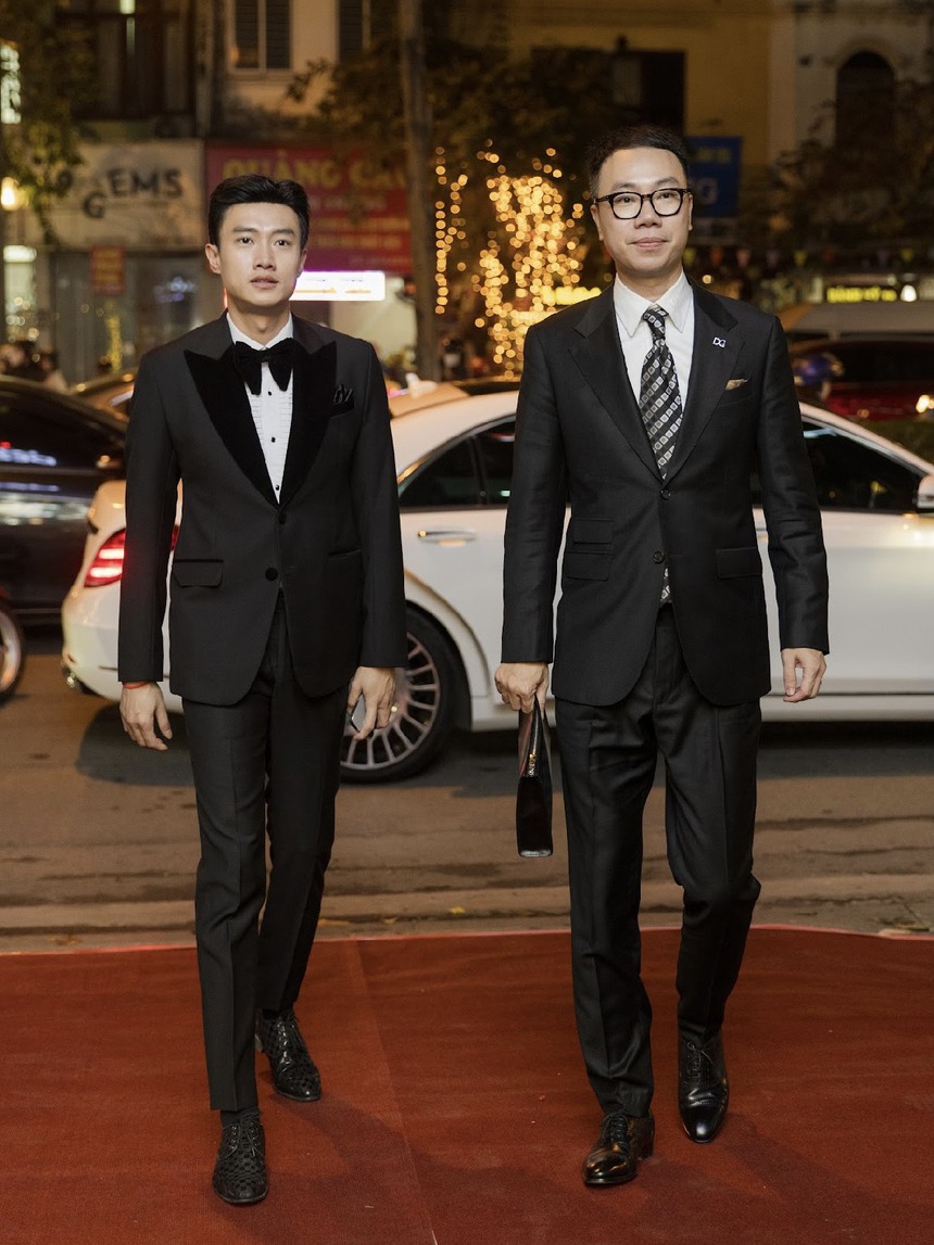 Việt Anh chia sẻ cảm xúc hạnh phúc khi được phong NSƯT, hội ngộ dàn diễn viên VTV - Ảnh 6.