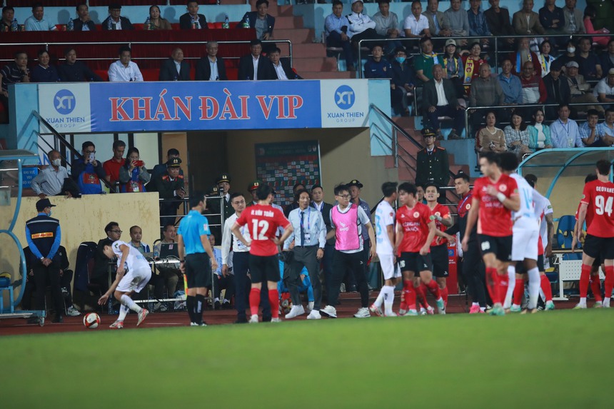 HLV Gong Oh Kyun nhận 'phán quyết' cuối cùng từ Ban kỷ luật VFF, CLB CAHN có thể thở phào - Ảnh 2.