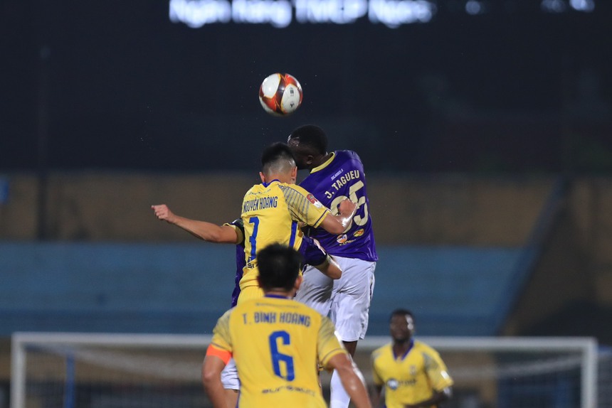 BLV Vũ Quang Huy: “Bức tranh” V-League cũng có những gam màu sáng - Ảnh 1. BLV Vũ Quang Huy: “Bức tranh” V-League cũng có những gam màu sáng - Ảnh 1.