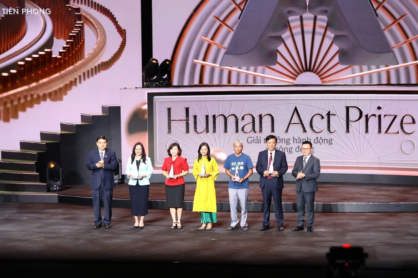 Tôn vinh các tổ chức, cá nhân có đóng góp tích cực cho xã hội - Ảnh 5.