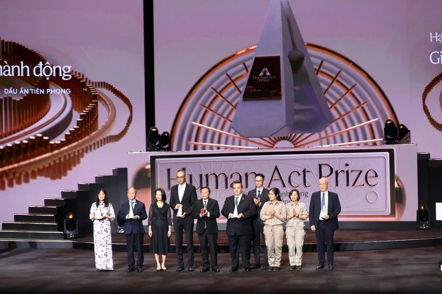 Tôn vinh các tổ chức, cá nhân có đóng góp tích cực cho xã hội - Ảnh 1.