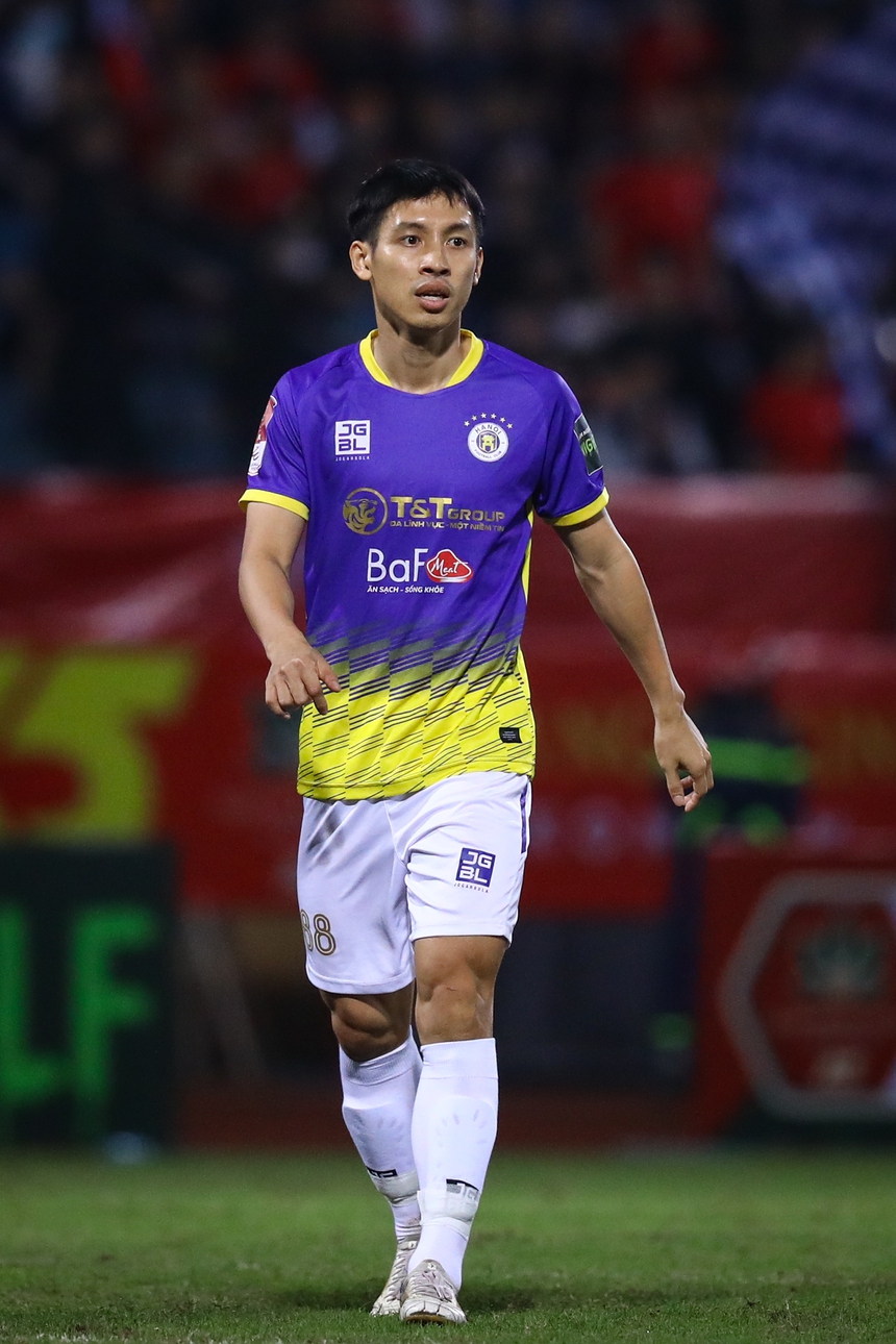 Hùng Dũng và đỉnh cao ở phía sau - Ảnh 1.