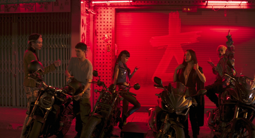 Phim 'Người mặt trời': Tất cả đều tốt, trừ kịch bản - Ảnh 3.