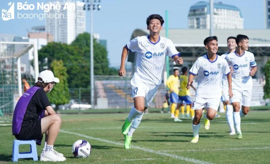 Xót xa cựu đội trưởng U19 SLNA sang Nhật Bản thi đấu bị đột quỵ giữa trận - Ảnh 3.