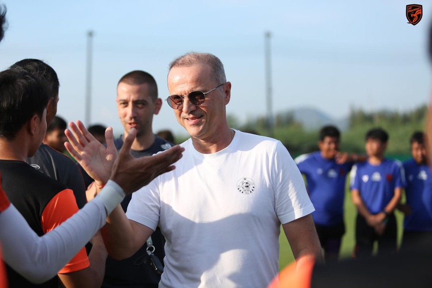 Không trụ nổi ở V-League, cựu HLV ngoại của Hà Nội FC tiếp tục mất việc chỉ sau hơn 2 tháng tại Thái Lan  - Ảnh 3.