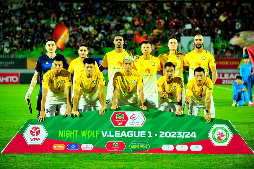 HLV Gong Oh Kyun ‘thoát án’ phạt, Phó Trưởng đoàn CLB Bình Định và bác sỹ đội Thanh Hóa bị phạt nặng - Ảnh 2. HLV Gong Oh Kyun ‘thoát án’ phạt, Phó Trưởng đoàn CLB Bình Định và bác sỹ đội Thanh Hóa bị phạt nặng - Ảnh 2.