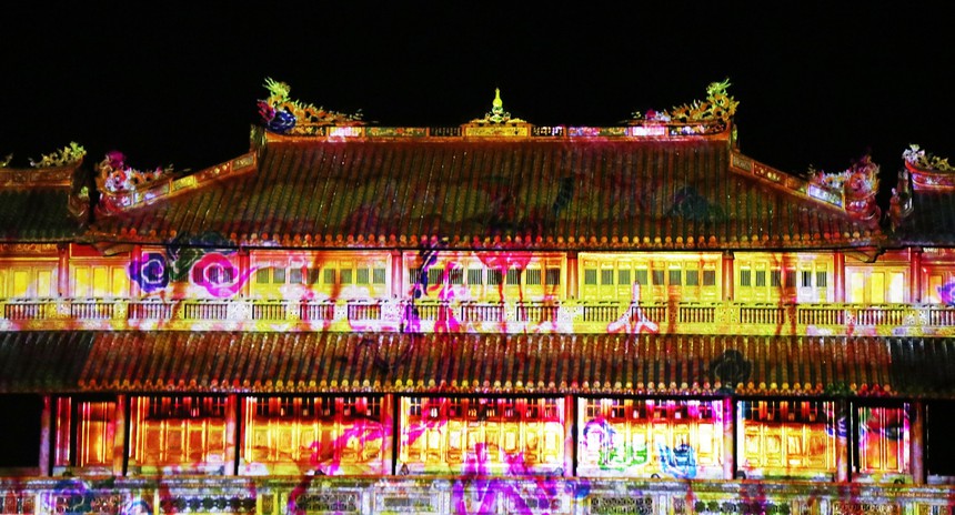 Ngọ Môn Huế thêm lung linh từ hiệu ứng ánh sáng 3D chương trình 'Huế by light - The live show' - Ảnh 1.