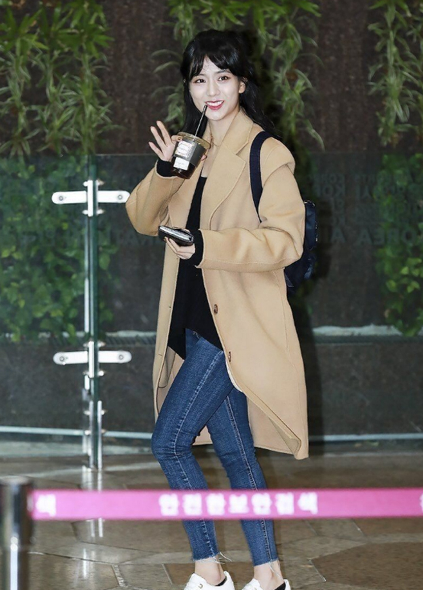 Vẻ ngoài mùa Đông lộng lẫy nhất của Jisoo Blackpink - Ảnh 2. Vẻ ngoài mùa Đông lộng lẫy nhất của Jisoo Blackpink - Ảnh 2.