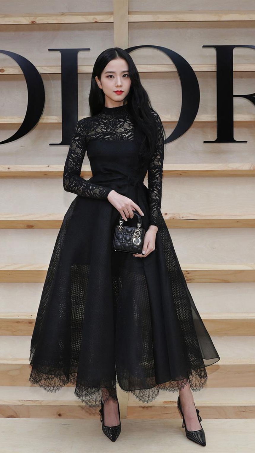 Vẻ ngoài mùa Đông lộng lẫy nhất của Jisoo Blackpink - Ảnh 3. Vẻ ngoài mùa Đông lộng lẫy nhất của Jisoo Blackpink - Ảnh 3.