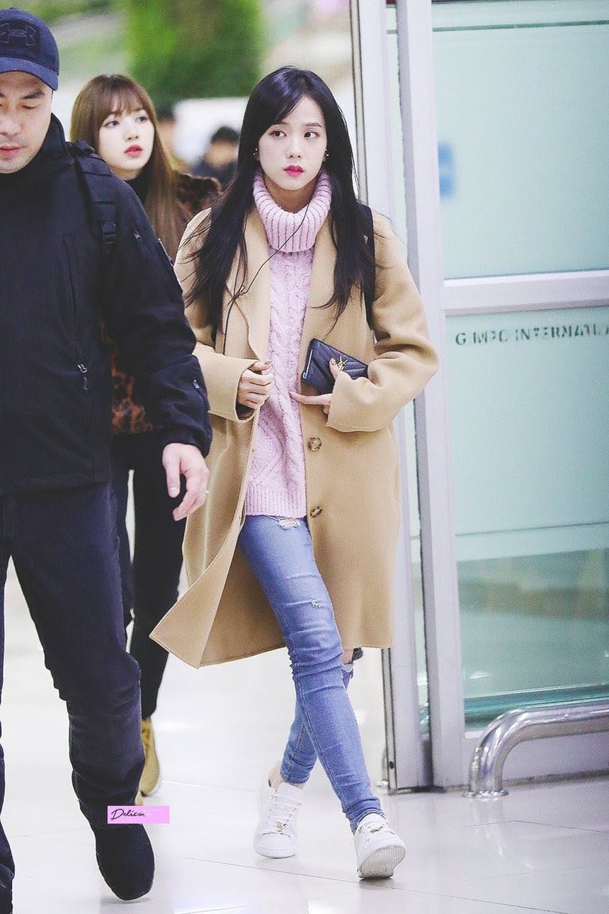 Vẻ ngoài mùa Đông lộng lẫy nhất của Jisoo Blackpink - Ảnh 7. Vẻ ngoài mùa Đông lộng lẫy nhất của Jisoo Blackpink - Ảnh 7.