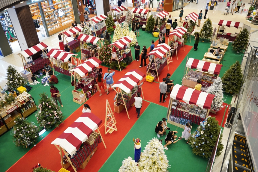 Ngôi làng Giáng sinh lần đầu xuất hiện tại TPHCM - Ảnh 1. Ngôi làng Giáng sinh lần đầu xuất hiện tại TPHCM - Ảnh 1.