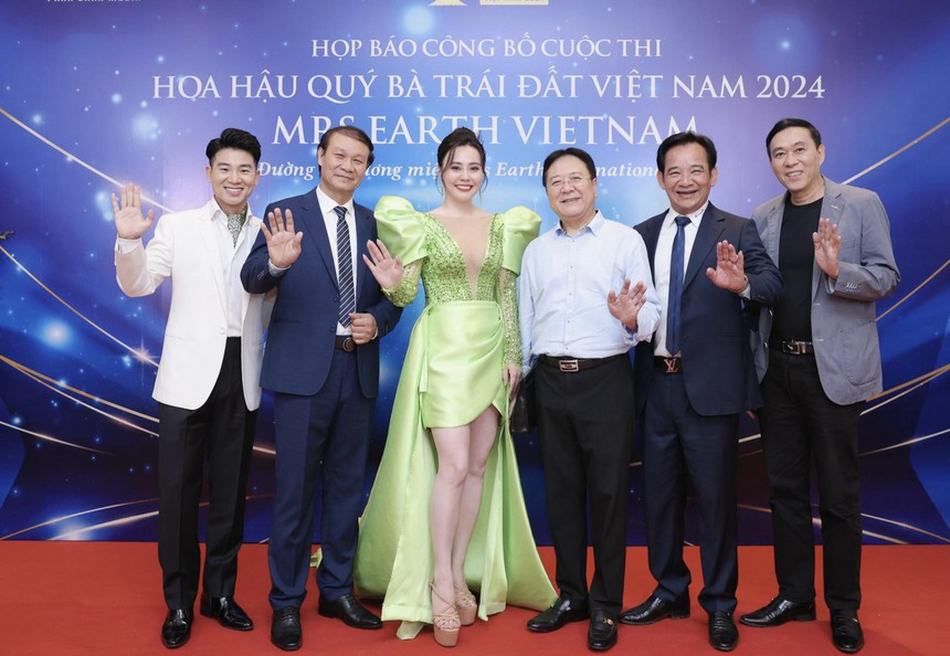 NSƯT Đỗ Kỷ ngồi ‘ghế nóng’ Mrs Earth Vietnam 2024 - Ảnh 3. NSƯT Đỗ Kỷ ngồi ‘ghế nóng’ Mrs Earth Vietnam 2024 - Ảnh 3.