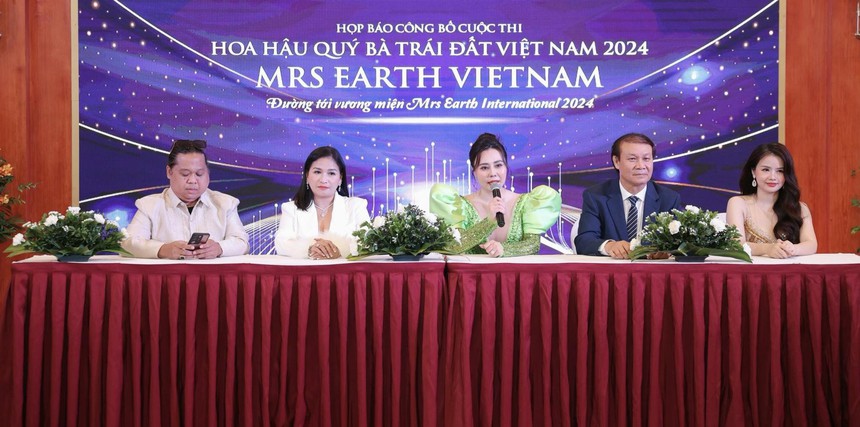 NSƯT Đỗ Kỷ ngồi ‘ghế nóng’ Mrs Earth Vietnam 2024 - Ảnh 2. NSƯT Đỗ Kỷ ngồi ‘ghế nóng’ Mrs Earth Vietnam 2024 - Ảnh 2.