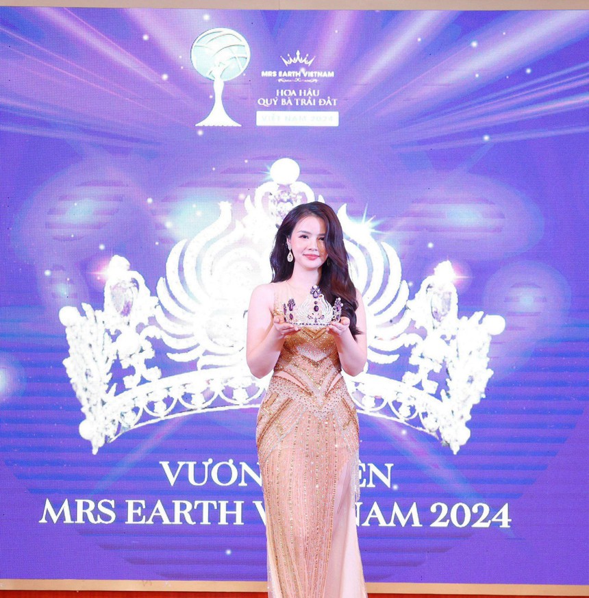 NSƯT Đỗ Kỷ ngồi ‘ghế nóng’ Mrs Earth Vietnam 2024 - Ảnh 4. NSƯT Đỗ Kỷ ngồi ‘ghế nóng’ Mrs Earth Vietnam 2024 - Ảnh 4.