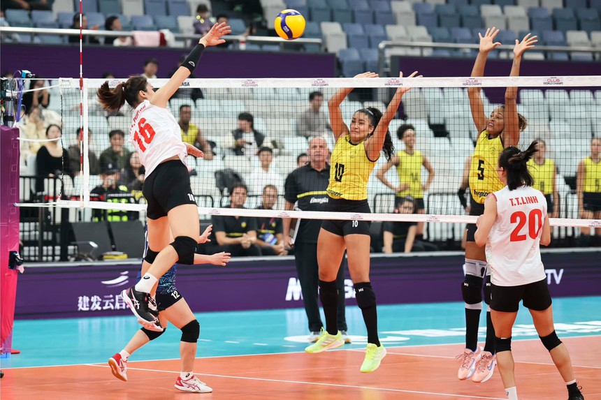 Như Quỳnh (số 16) chơi cực ấn tượng dù mới 22 tuổi