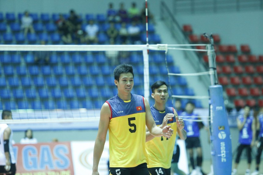 Triển Chiêu bật cao hơn 3m, giúp bóng chuyền Việt Nam làm nên lịch sử ở giải châu Á - Ảnh 2. Triển Chiêu bật cao hơn 3m, giúp bóng chuyền Việt Nam làm nên lịch sử ở giải châu Á - Ảnh 2.