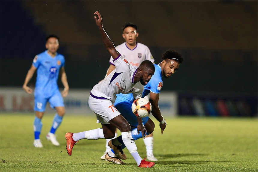 HLV Lê Huỳnh Đức kêu khó cho B.Bình Dương trước trận cầu "6 điểm" với Nam Định - Ảnh 2. HLV Lê Huỳnh Đức kêu khó cho B.Bình Dương trước trận cầu "6 điểm" với Nam Định - Ảnh 2.