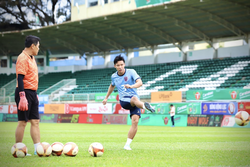 HLV Troussier vui hàng công, đau đầu vì hàng thủ - Ảnh 1.