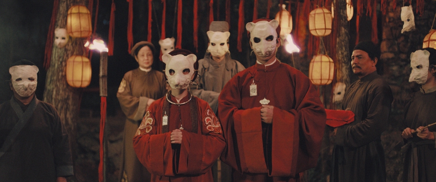 Phim 'Kẻ ăn hồn': Bi kịch từ sự ráo hoảnh về tình người - Ảnh 7. Phim 'Kẻ ăn hồn': Bi kịch từ sự ráo hoảnh về tình người - Ảnh 7.