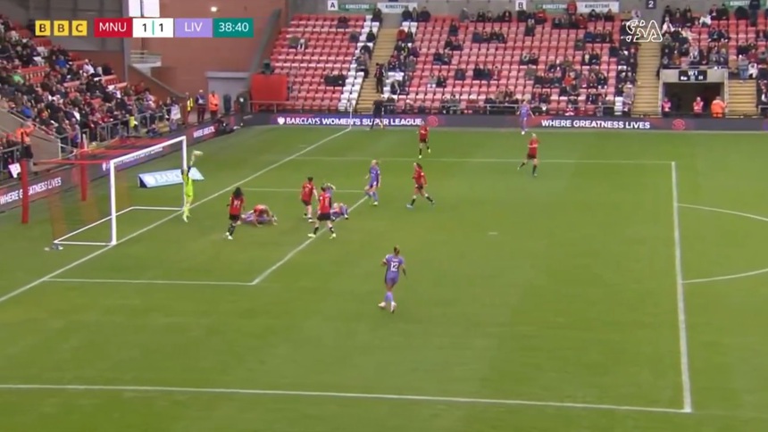 Thủ môn MU cứu thua đẳng cấp, tiền vệ Liverpool dứt điểm cận thành vẫn phải ôm đầu tiếc nuối - Ảnh 3.