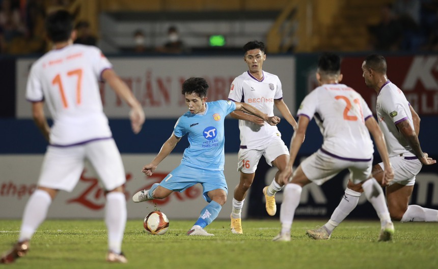 “Thắp lửa” vào cuộc đua vô địch - Ảnh 1. “Thắp lửa” vào cuộc đua vô địch - Ảnh 1.