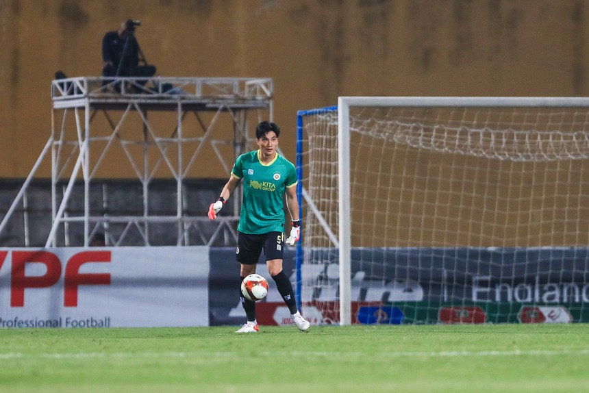 Tin nóng bóng đá Việt 18/12: HLV Troussier rời Việt Nam, Tuấn Hải được đánh giá cao hơn Hoàng Đức - Ảnh 4.