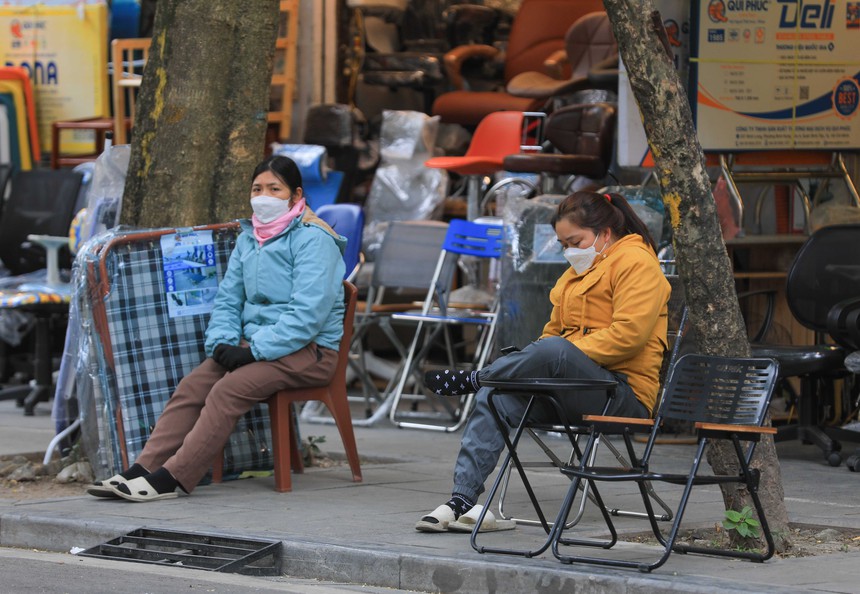 Hình ảnh người dân Hà Nội đón đợt rét đậm nhất từ đầu mùa - Ảnh 8. Hình ảnh người dân Hà Nội đón đợt rét đậm nhất từ đầu mùa - Ảnh 8.