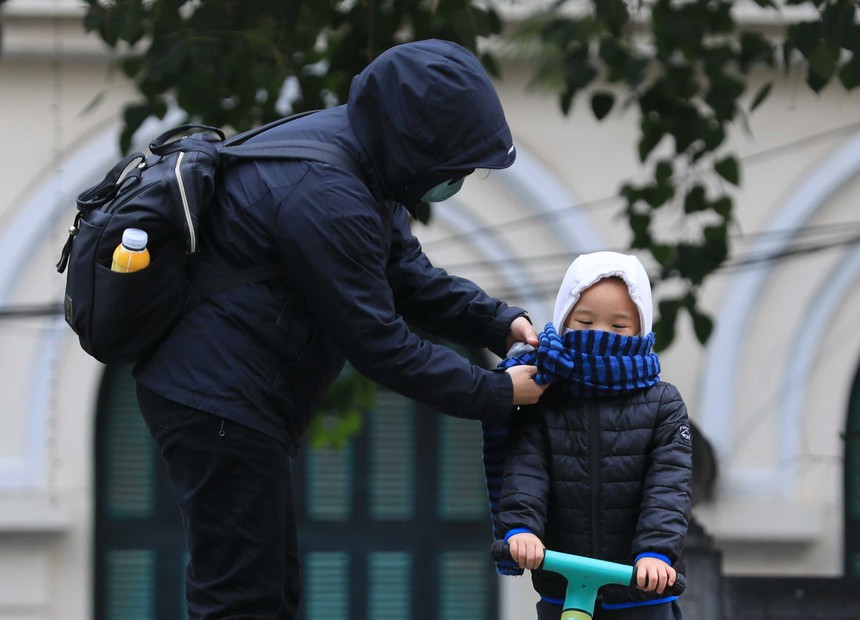 Hình ảnh người dân Hà Nội đón đợt rét đậm nhất từ đầu mùa - Ảnh 7. Hình ảnh người dân Hà Nội đón đợt rét đậm nhất từ đầu mùa - Ảnh 7.