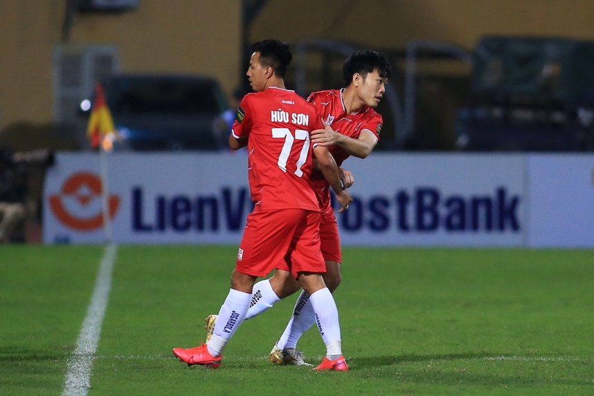 Xuân Trường lầm lũi ở CLB Hải Phòng, chờ 'Gerrard Việt Nam' hồi sinh dưới tài huấn luyện của thầy Nghiêm - Ảnh 3. Xuân Trường lầm lũi ở CLB Hải Phòng, chờ 'Gerrard Việt Nam' hồi sinh dưới tài huấn luyện của thầy Nghiêm - Ảnh 3.