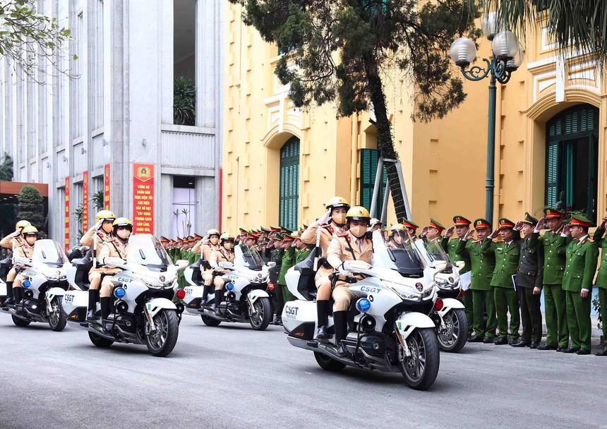 Hà Nội bảo đảm an ninh, trật tự dịp Tết Nguyên đán Giáp Thìn năm 2024 - Ảnh 2. Hà Nội bảo đảm an ninh, trật tự dịp Tết Nguyên đán Giáp Thìn năm 2024 - Ảnh 2.