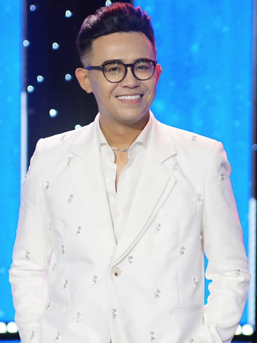 'Chị đẹp' Thu Phương trình diễn tại Đêm Chung kết Miss Cosmo Vietnam 2023 - Ảnh 1. 'Chị đẹp' Thu Phương trình diễn tại Đêm Chung kết Miss Cosmo Vietnam 2023 - Ảnh 1.