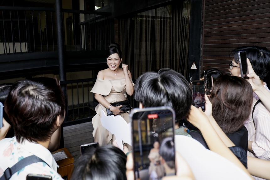 Như Quỳnh làm mới mình ở concert: Hiếm hoi kết hợp bolero với rap, rock - Ảnh 2. Như Quỳnh làm mới mình ở concert: Hiếm hoi kết hợp bolero với rap, rock - Ảnh 2.