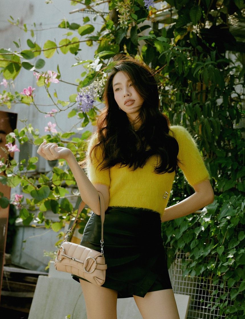 Hoa hậu Thùy Tiên tung bộ ảnh mới đậm chất Sài Gòn - Ảnh 2. Hoa hậu Thùy Tiên tung bộ ảnh mới đậm chất Sài Gòn - Ảnh 2.