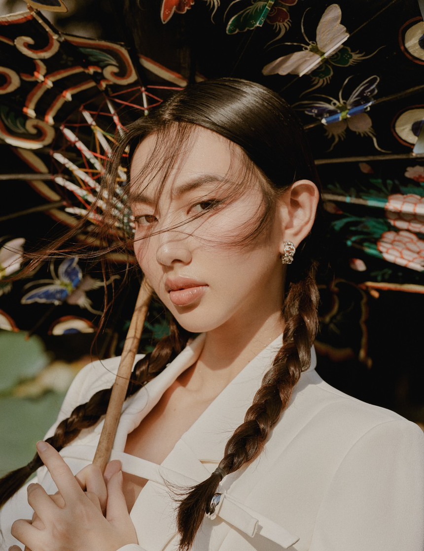 Hoa hậu Thùy Tiên tung bộ ảnh mới đậm chất Sài Gòn - Ảnh 1. Hoa hậu Thùy Tiên tung bộ ảnh mới đậm chất Sài Gòn - Ảnh 1.