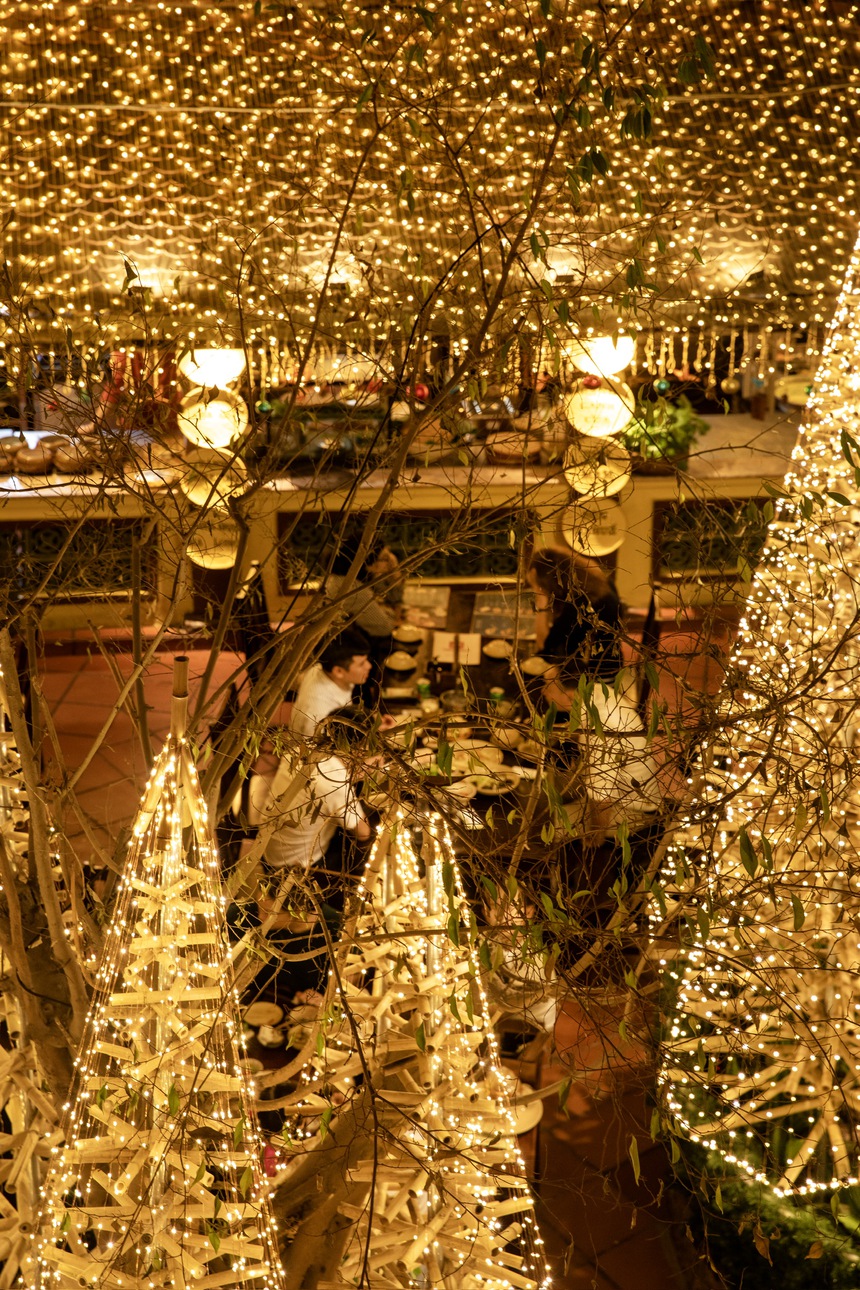 Lung linh rừng thông Noel từ tre và hạc giấy - Ảnh 6. Lung linh rừng thông Noel từ tre và hạc giấy - Ảnh 6.