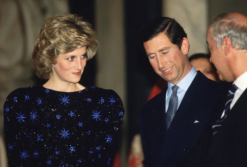 Váy của cố Công nương Diana lập kỷ lục đấu giá 1,1 triệu USD - Ảnh 1.