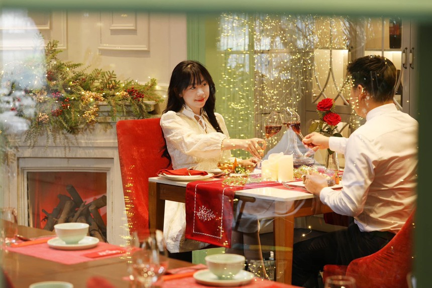 Rừng thông Noel từ tre và hạc giấy đậm nét văn hoá Việt ở Hà Nội - Ảnh 10. Rừng thông Noel từ tre và hạc giấy đậm nét văn hoá Việt ở Hà Nội - Ảnh 10.