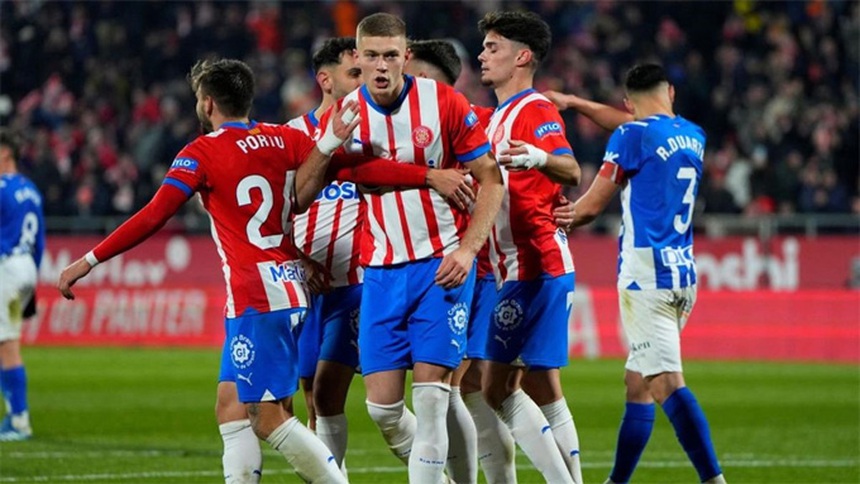 Girona trở lại ngôi đầu La Liga